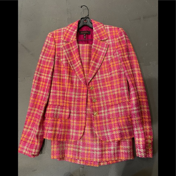 Suit - Picture 1 of 8